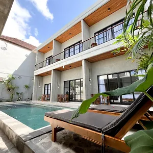 adi-surya-guest-house.ubudhotelsnow.com/